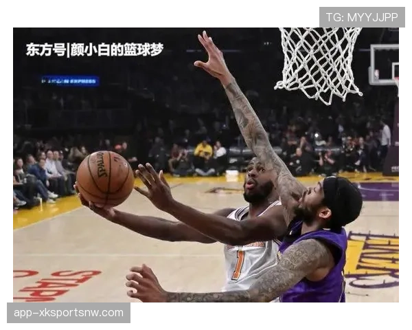 布伦森凭借掩护制造中距错位，高效单打正主导尼克斯进攻