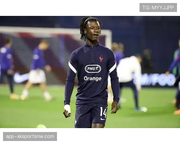 杜埃与卡马文加的雷恩传承与中场角色差异分析