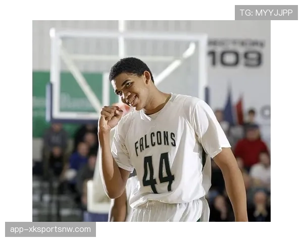 卡尔-安东尼·唐斯背身单打效率提升显著 拉开内线对抗差距