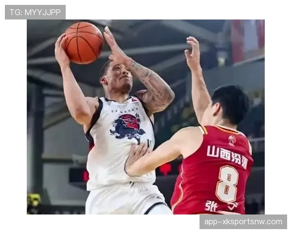 约翰逊突破创造多次得分机会提升球队进攻效率